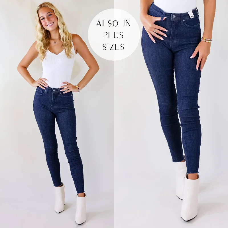 Last Chance Size 0 | Judy Blue | Can't Pass This Tummy Control Raw Hem Skinny Jeans in Medium Wash Last Chance Size 0 | Judy Blue | Can't Pass This Tummy Control Raw Hem Skinny Jeans in Medium Wash